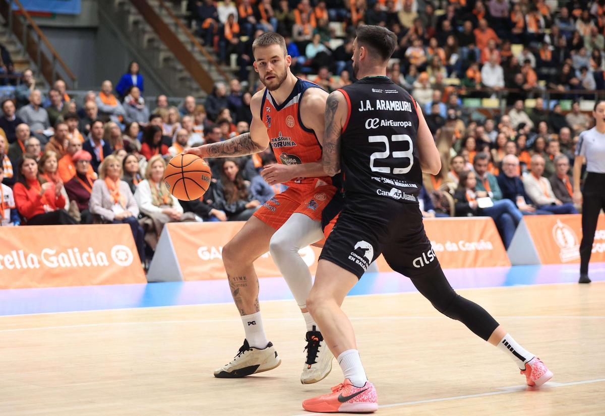 Radoncic encara a un rival del Fibwi en el Coliseum.