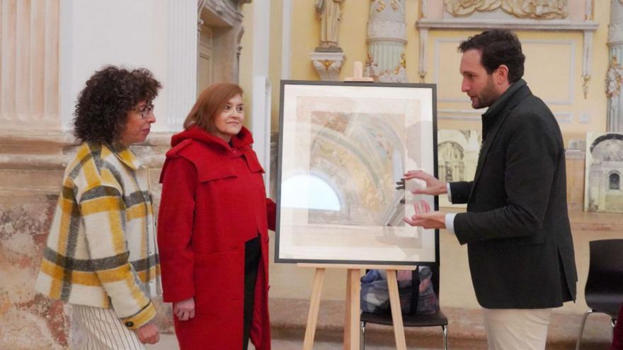 Azucena Prior, de Artyco, Elena Aquilué, de Summa, e Isaac Claver, presidente de DPH, junto al grabado.  | DIPUTACIÓN PROVINCIAL DE HUESCA