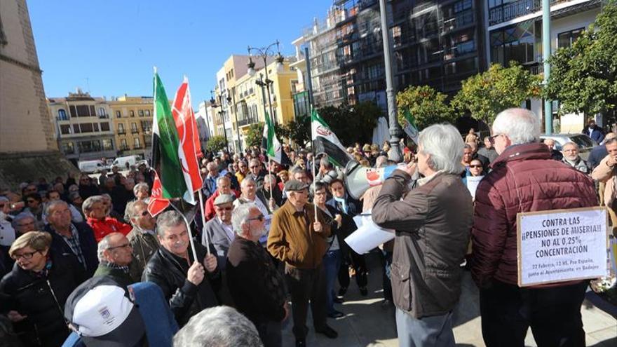 200 personas denuncian la subida del 0,25% en «pensiones miserables»