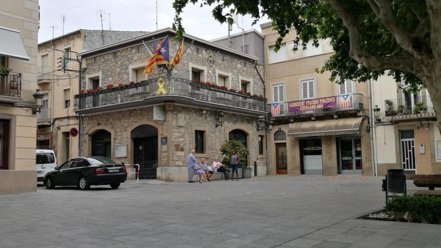 Façana de l&#039;ajuntament de Sant Vicenç de Castellet.