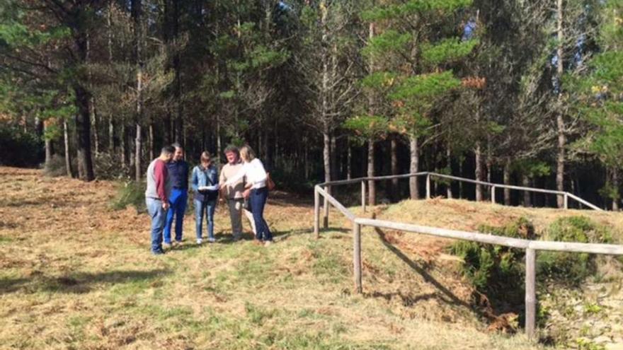 La alcaldesa Belén Cachafeiro visitó la zona donde se realizan los trabajos.