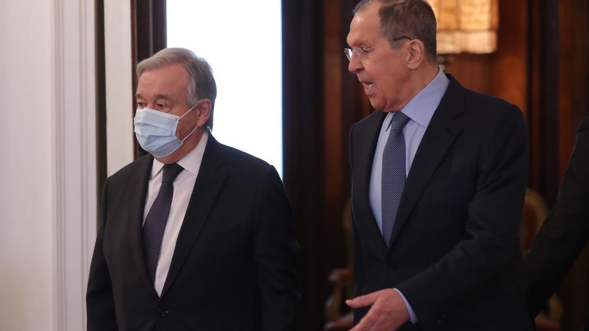 Moscow (Russian Federation), 26/04/2022.- Russian Foreign Minister Sergei Lavrov and UN Secretary-General Antonio Guterres meet in Moscow, Russia, 26 April 2022. UN Secretary-General is on a working visit to Moscow. (Rusia, Moscú) EFE/EPA/MAXIM SHIPENKOV / POOL Moscow (Russian Federation), 26/04/2022.- Russian Foreign Minister Sergei Lavrov and UN Secretary-General Antonio Guterres meet in Moscow, Russia, 26 April 2022. UN Secretary-General is on a working visit to Moscow. (Rusia, Moscú) EFE/EPA/MAXIM SHIPENKOV / POOL