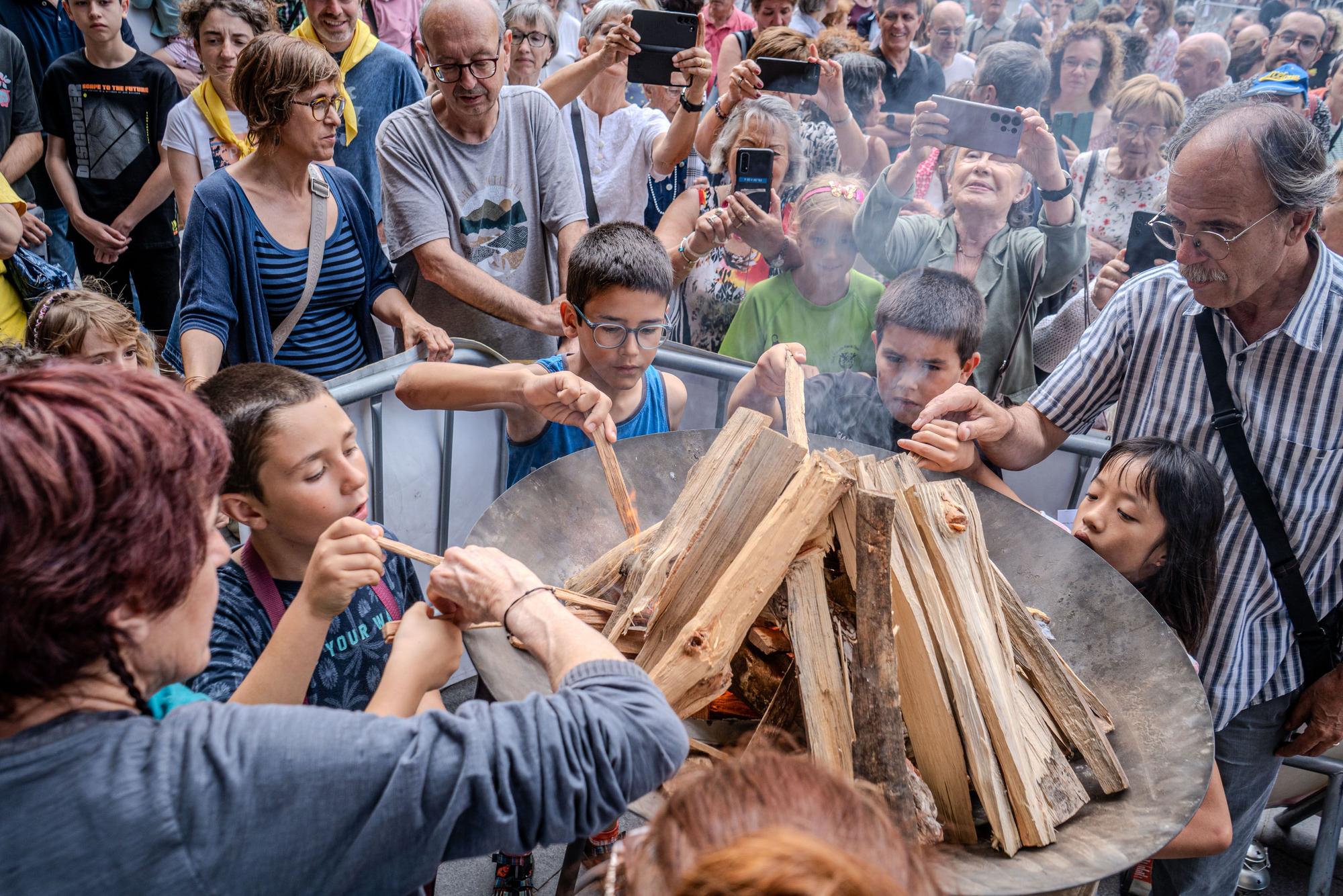 La revetlla i la flama del Canigó arriben a Manresa