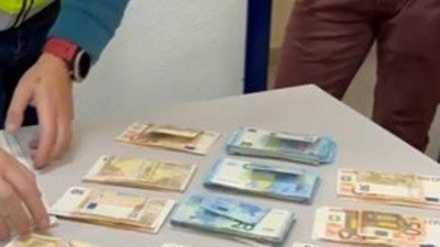 El dinero recuperado por la Policía y que fue devuelto a una septuagenaria en Estepona