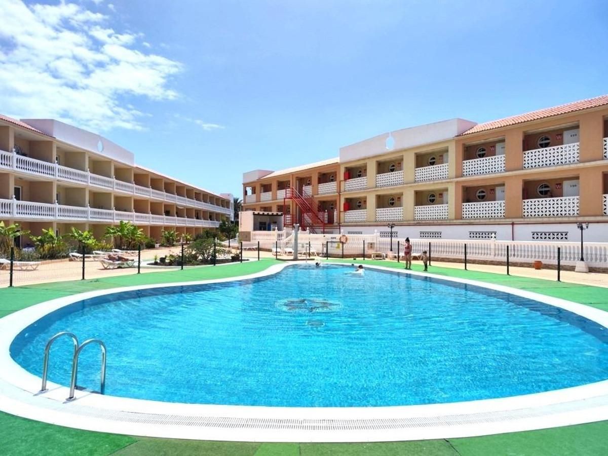 Piso con piscina y terraza en Costa del Silencio