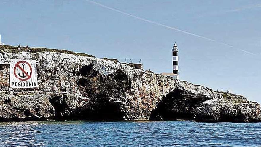 Pancarta para proteger la posidonia en Portocolom