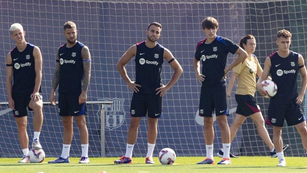 Olmo, Iñigo, ERic, Andrés Cuenca y Casadó escuchan instrucciones de los técnicos.