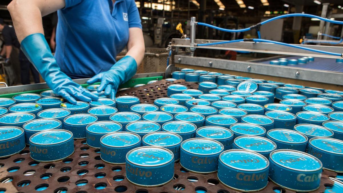 Latas de atún de Grupo Calvo.