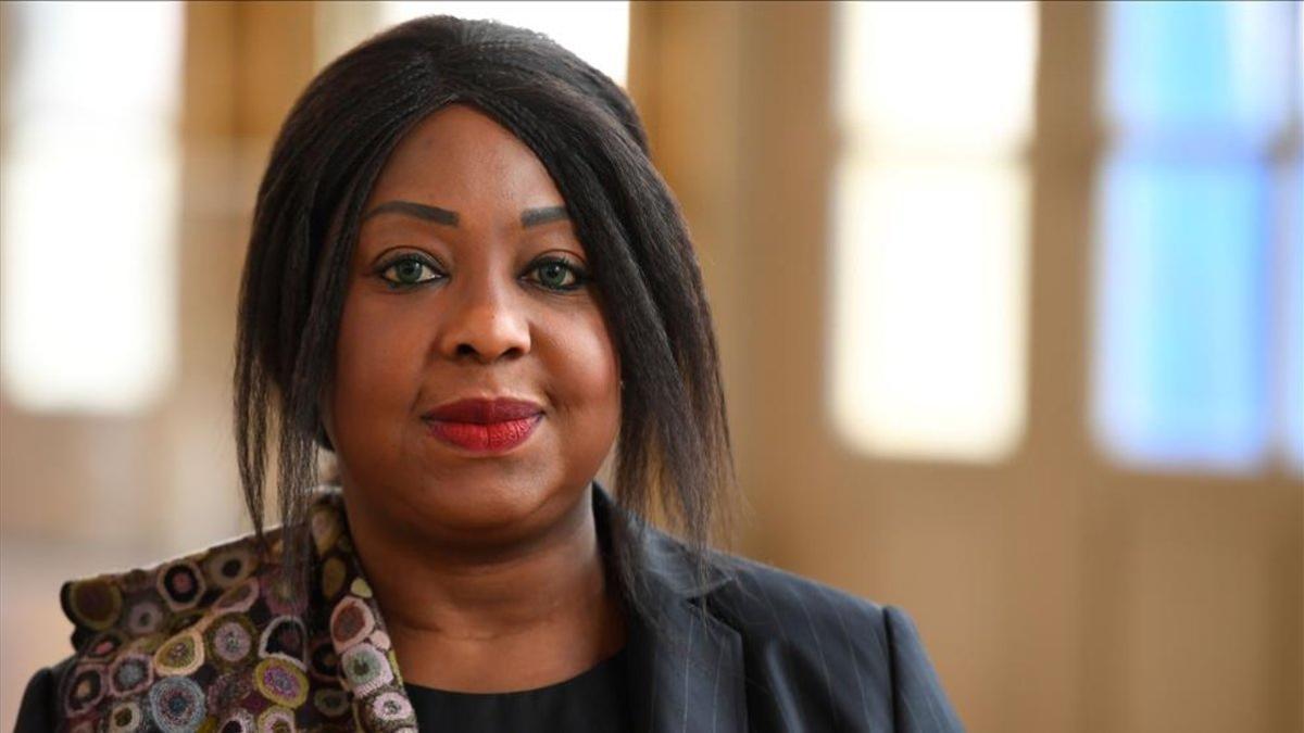 Fatma Samoura, secretaria general de la FIFA, firmó la carta que cambiará el funcionamiento de las federaciones