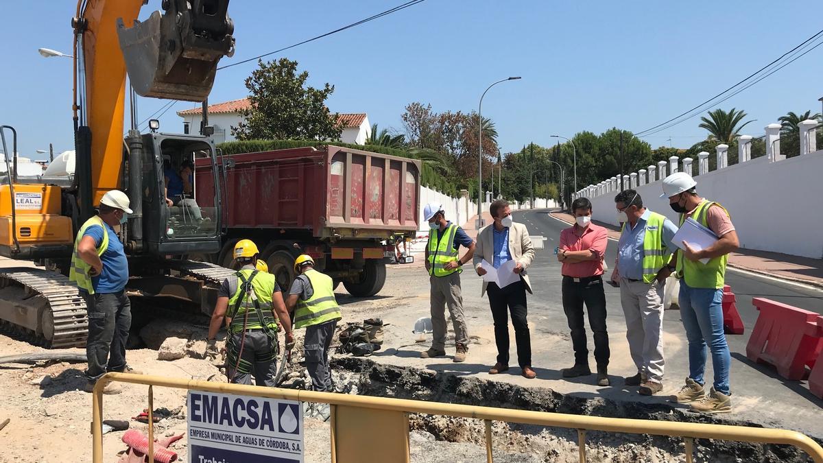 Obras de Emacsa en la avenida del Calasancio.