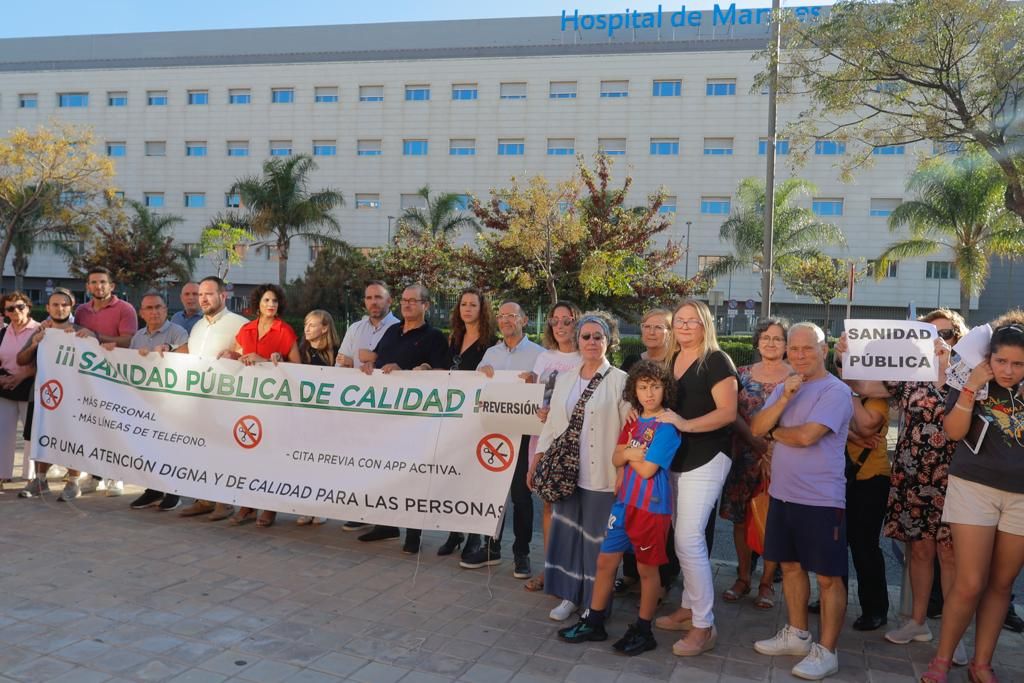 Concentración demandando la reversión del hospital de Manises