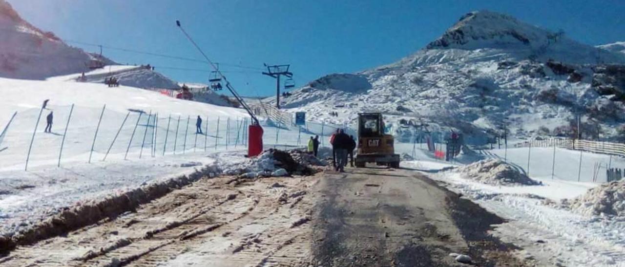 El inicio de la obra civil en la zona donde se va a instalar la cinta.