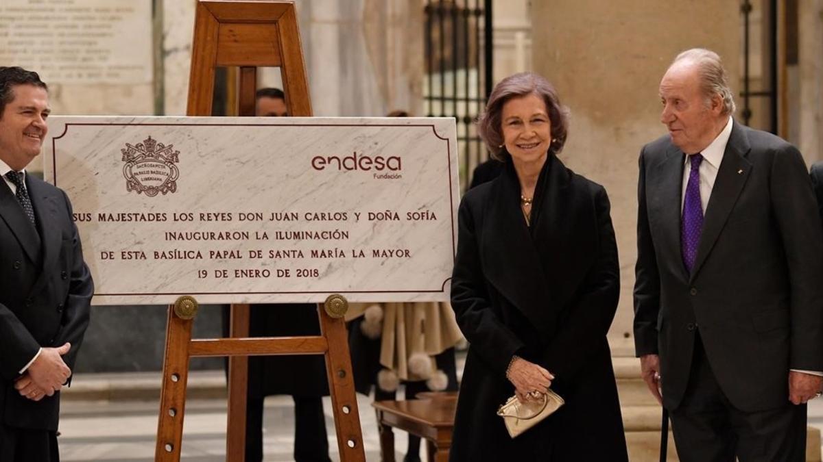 Juan Carlos y Sofía inauguran la nueva iluminación de basílica en Roma