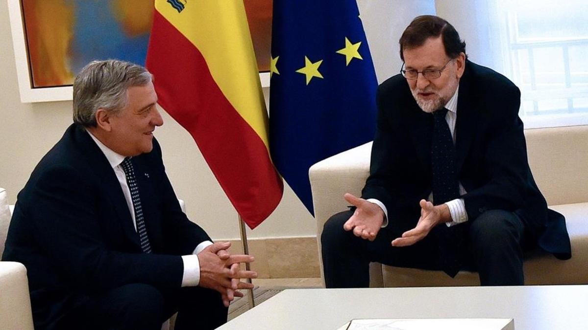 Antonio Tajani y Mariano Rajoy, durante la reunión que han mantenido ambos este viernes en la Moncloa.