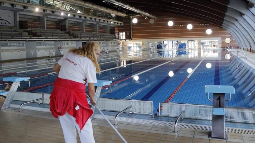 Piscina cubierta en el Palacio de los Deportes de Torrevieja/Joaquín Carrión