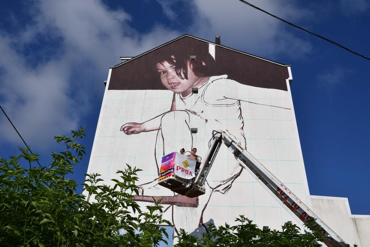 Las fachadas de Cambre se llenan de color con el Cromático Mural Fest Las fachadas de Cambre se llenan de color con el Cromático Mural Fest
