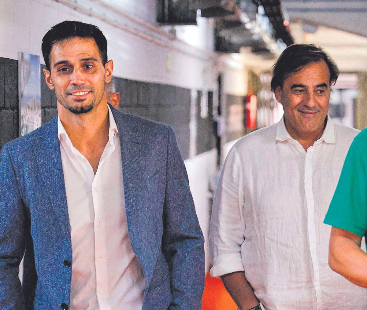 Alejandro Arribas, junto a Javier Hernández el pasado verano