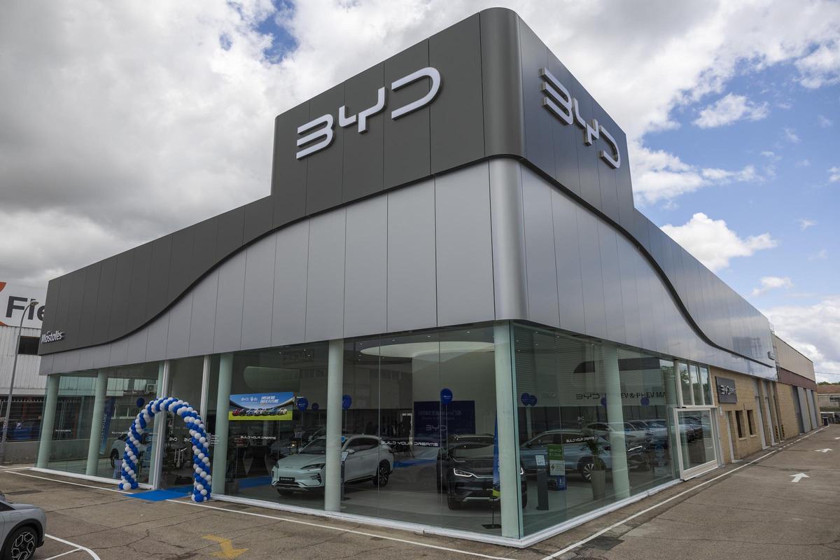 Archivo - Un concesionario de BYD