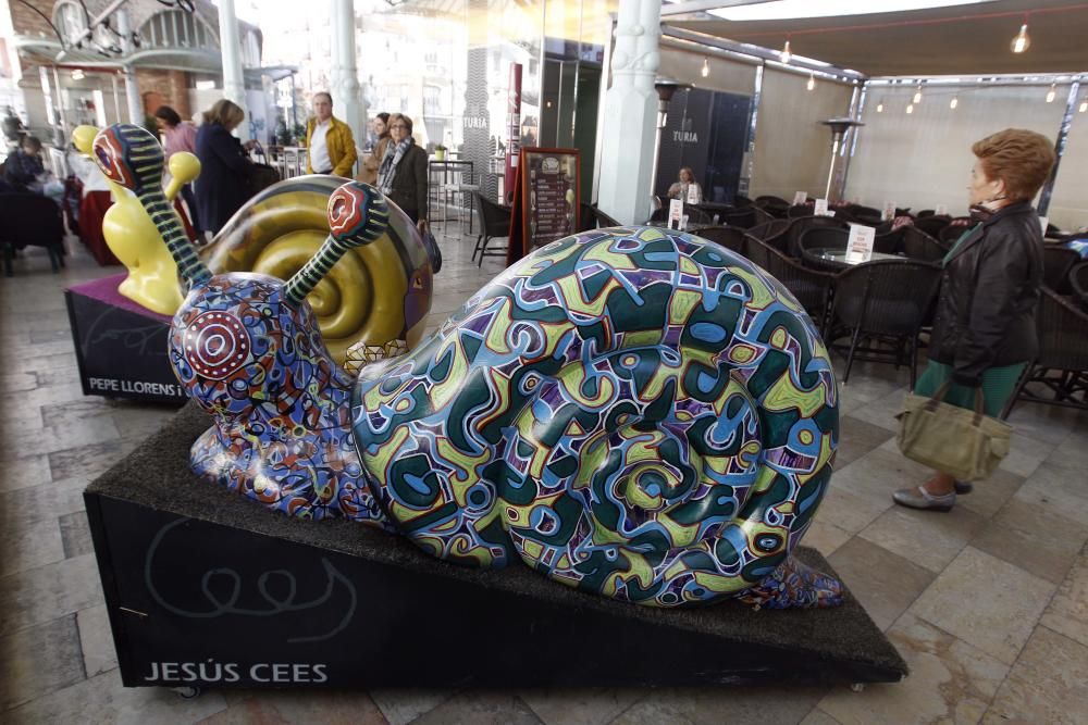 Exposición de caracoles gigantes en el mercado de Colón