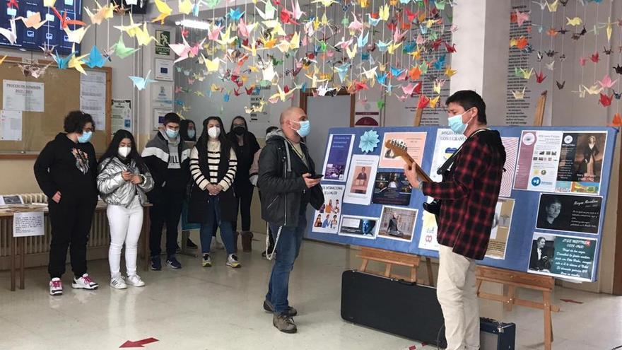 Momento previo a la entrega de los premios del III Concurso de Fotografía con música de Creedence  Clearwater Revival.