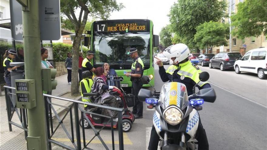 No habrá sanción para los discapacitados que bloquearon un autobús municipal en Cáceres