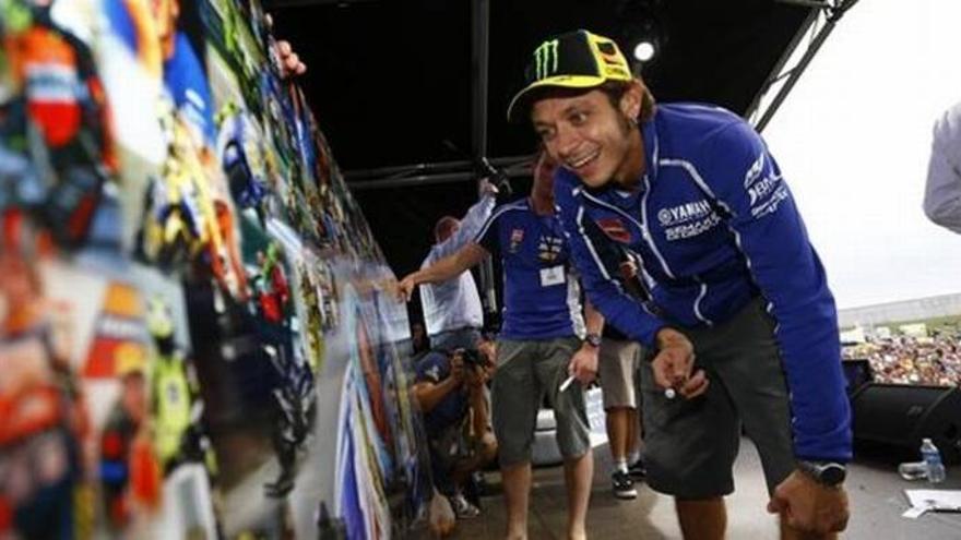 Rossi y Márquez lideran la subasta solidaria por África