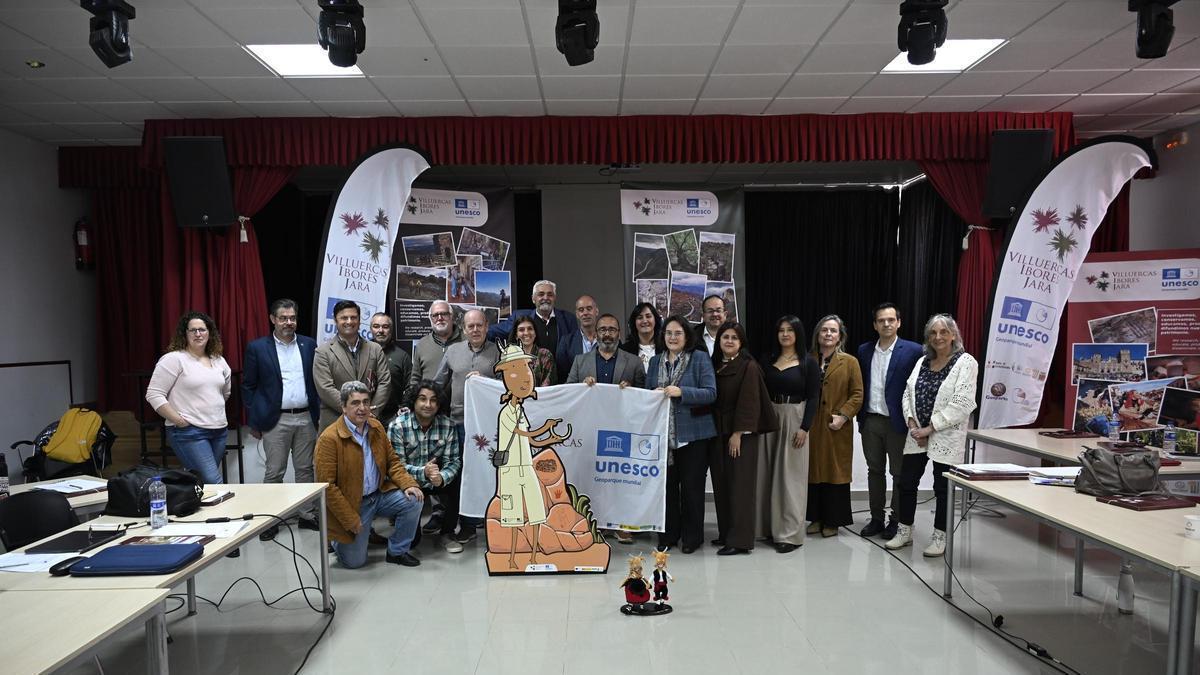 Imagen de los asistentes al Consejo del Geoparque.