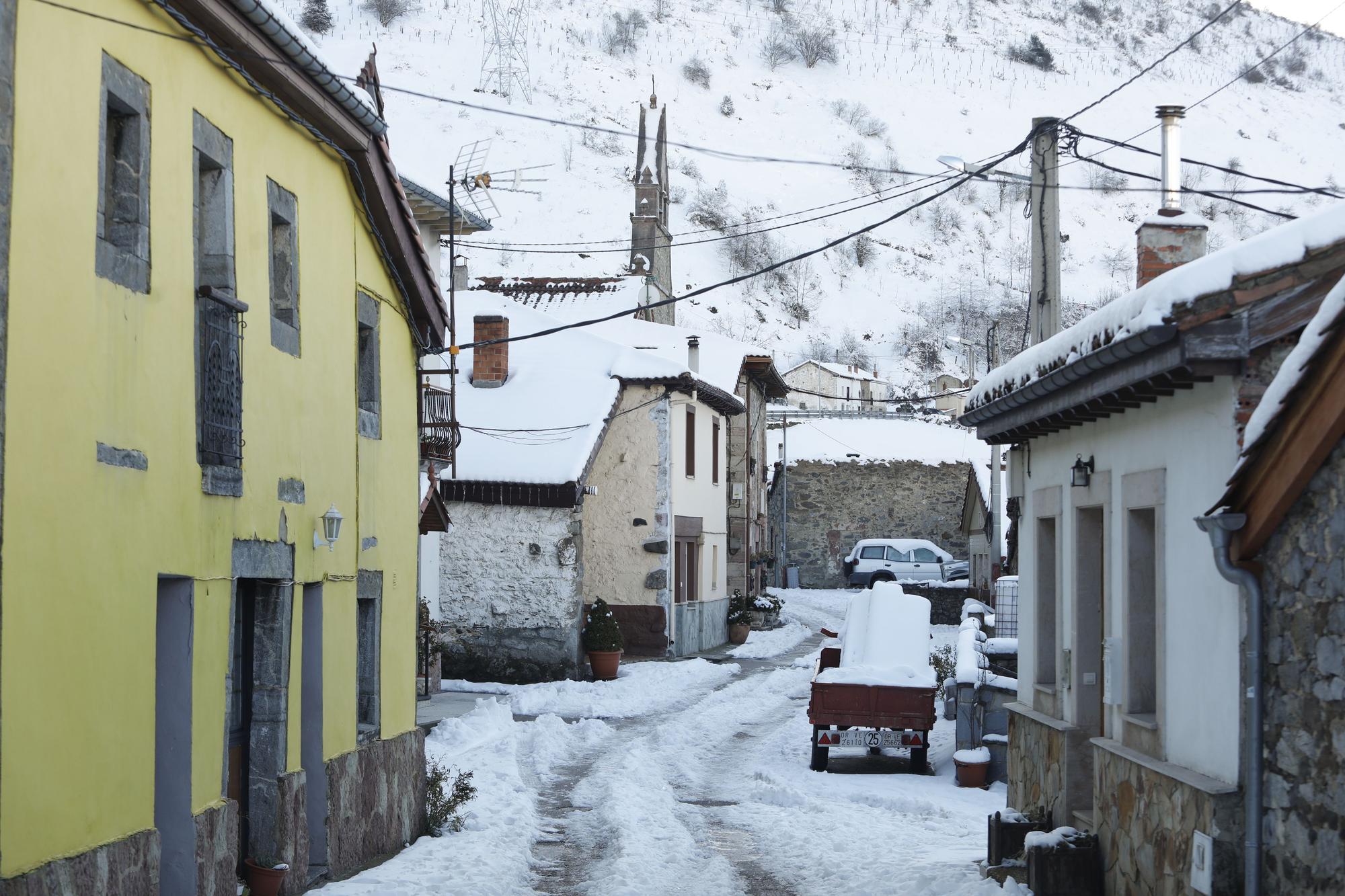 EN IMÁGENES: Pajares, la nevera de Asturias, amanece a -9,3ºC