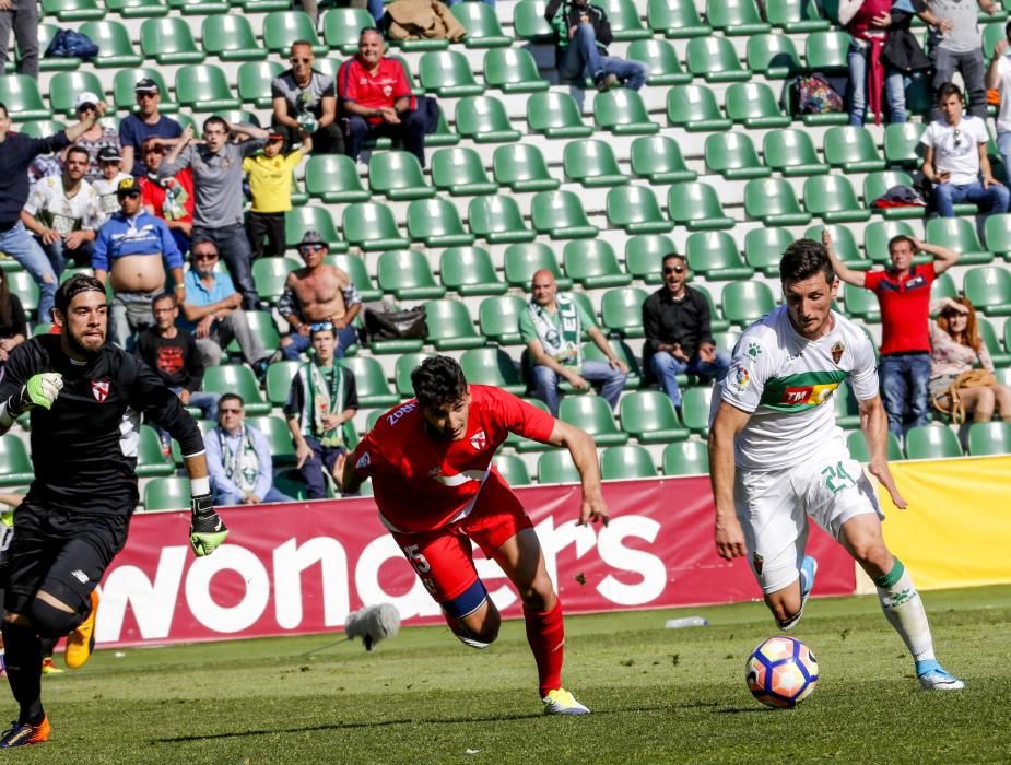 Galería del partido entre el Elche CF y el Sevilla Atlético