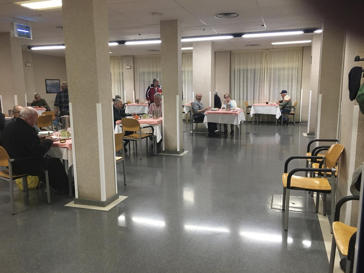 Una imagen de residentes en el comedor del centro Los Valles de Benavente.