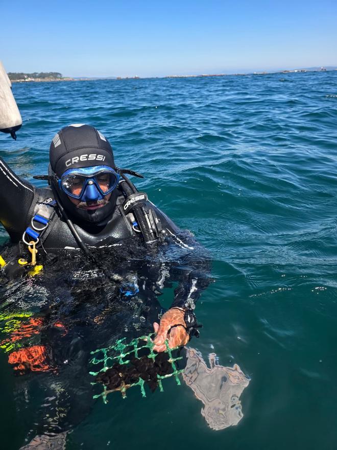 El proyecto "En busca de redes fantasma" del Centro de Buceo Rías Baixas, en Aldán