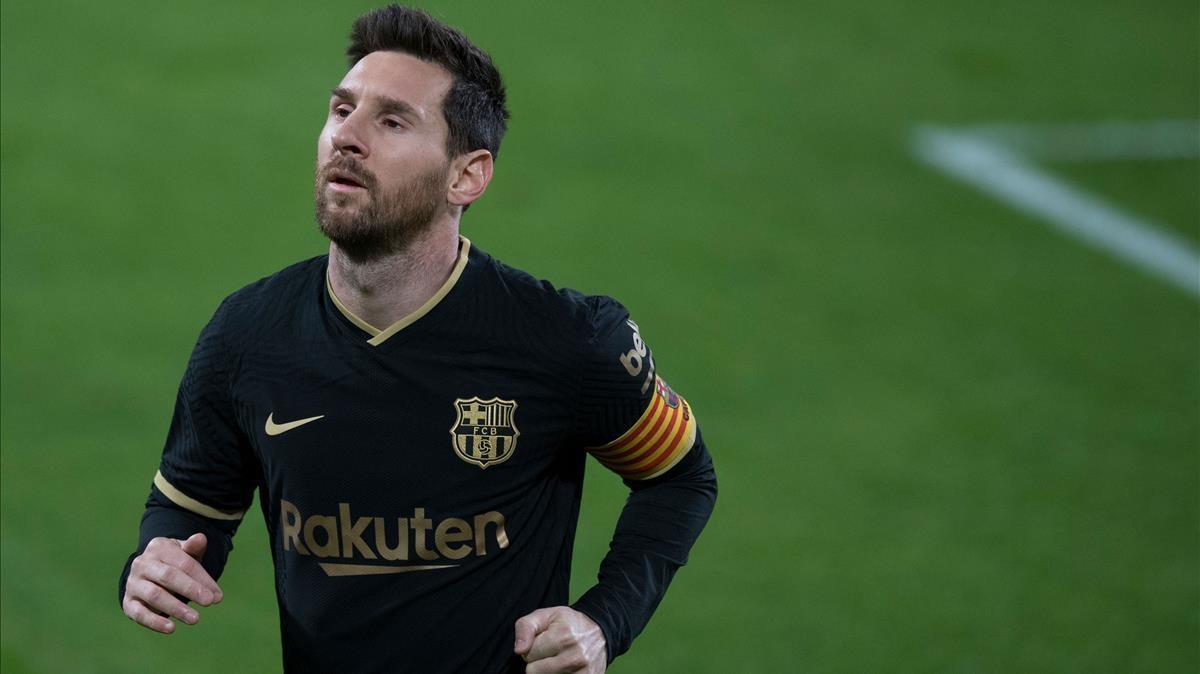 Barcelona s Argentinian forward Lionel Messi reacts during the Spanish League football match between Cadiz and Barcelona at the Ramon de Carranza stadium in Cadiz on December 5  2020  (Photo by JORGE GUERRERO   AFP)