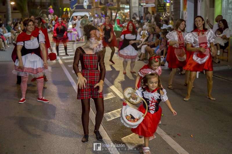 Una ola de color inunda las calles de La Nucía