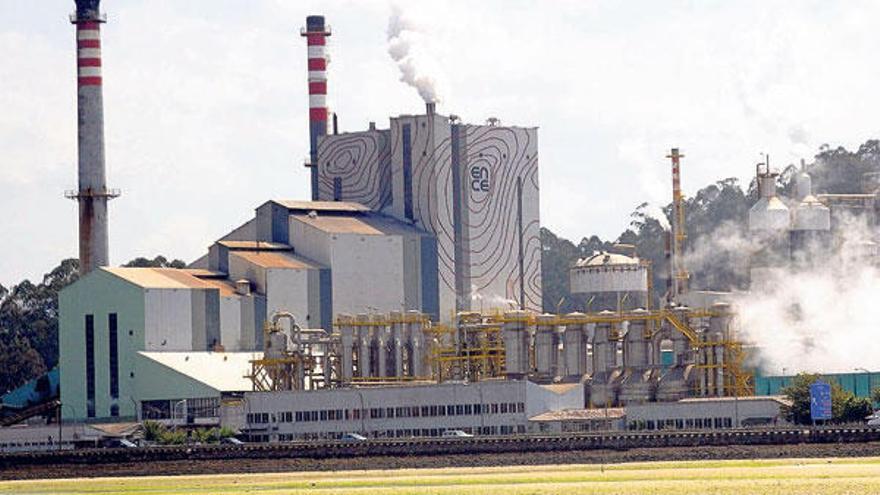 Una imagen de la factoría de Ence ubicada en la parroquia pontevedresa de Lourizán.  // Rafa Vázquez