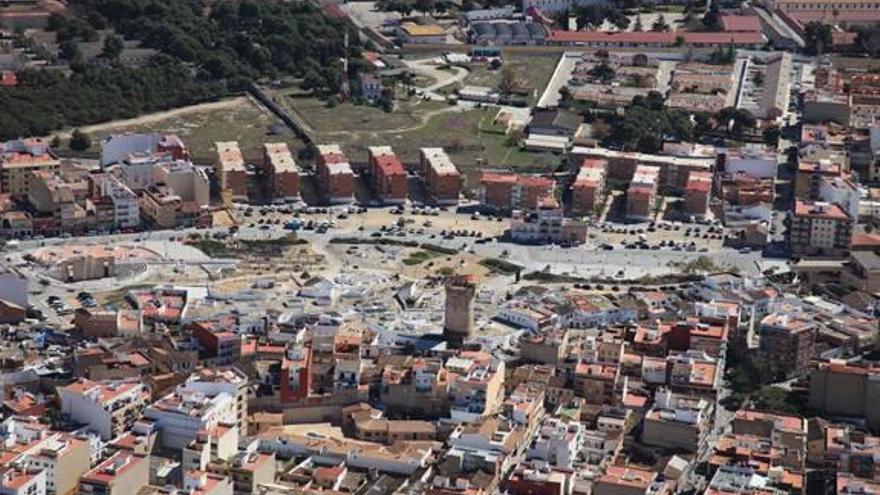 Vista aéra de la zona militar que linda con el barrio de Campamento.