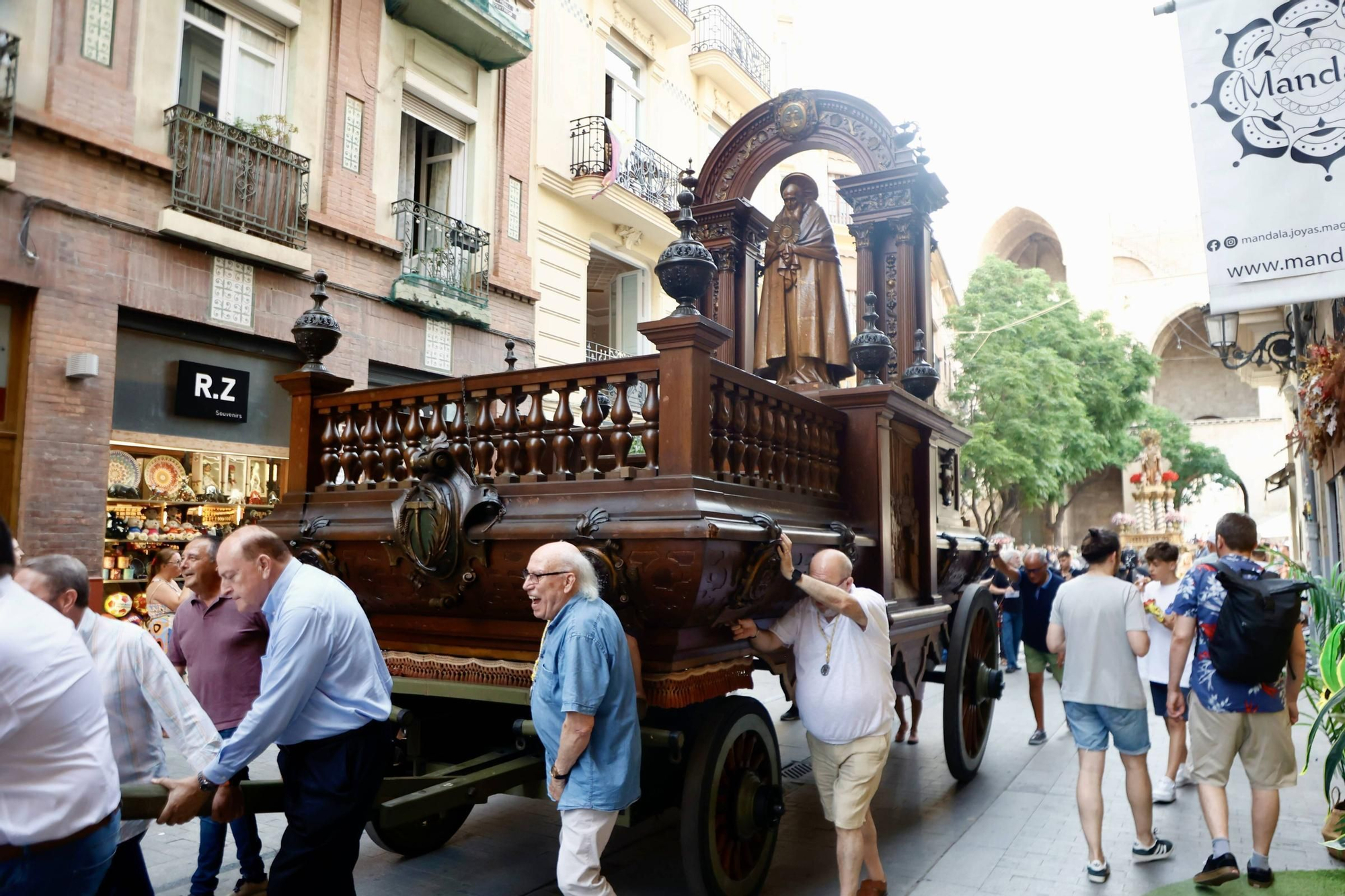 El Corpus recorre las calles de València en el Traslado
