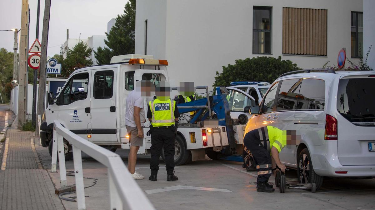 Inpección policial contra el intrusismo.