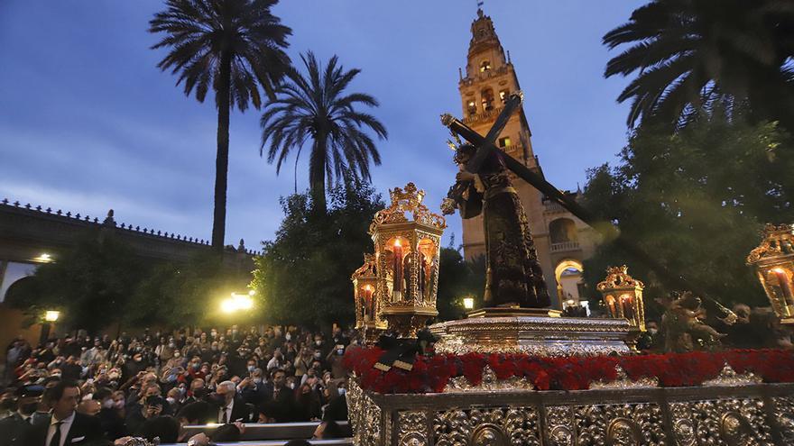 El Vía Crucis de las cofradías vuelve a la calle presidido por Jesús del Calvario