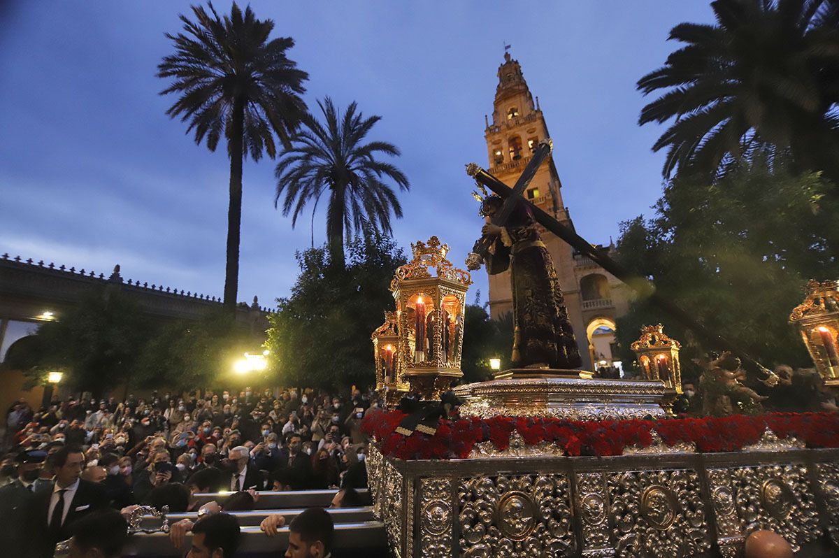 El Vía Crucis de las cofradías vuelve a la calle presidido por Jesús del Calvario