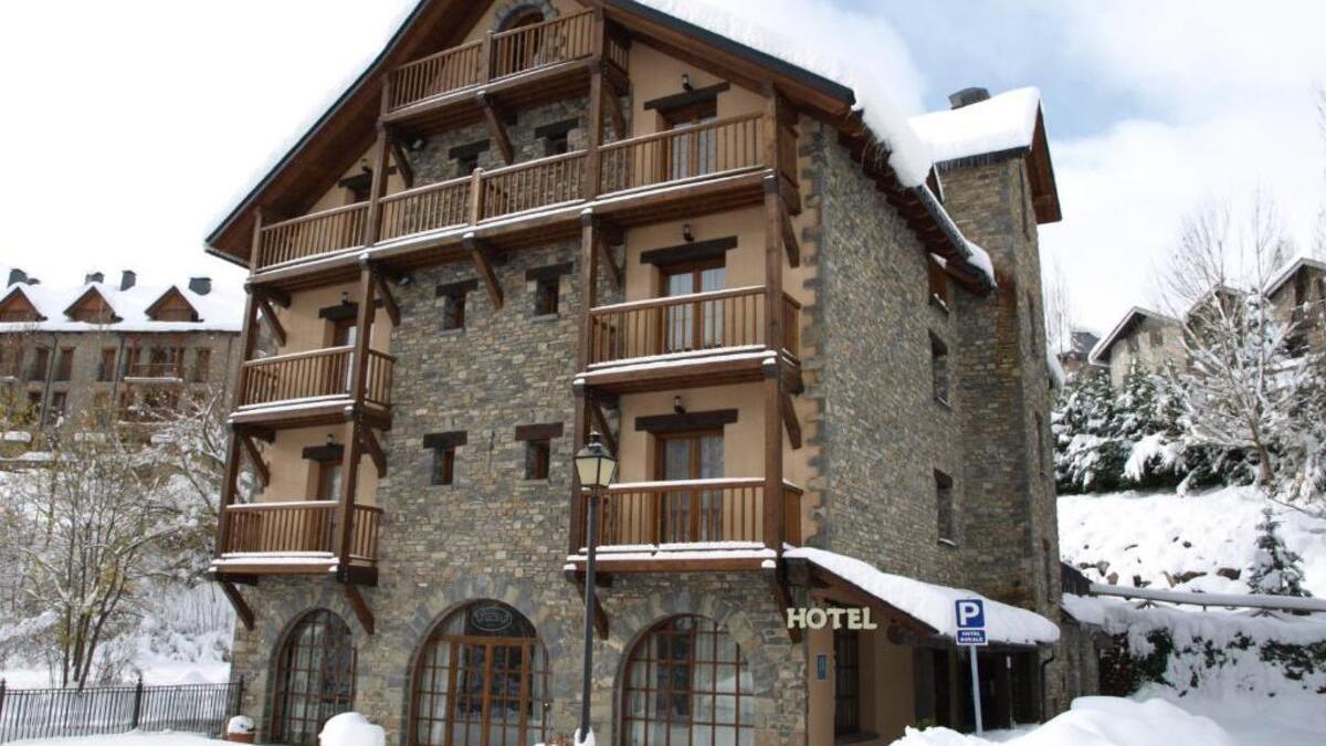 Se vende hotel con spa en un precioso pueblo del Pirineo por 4 millones de euros