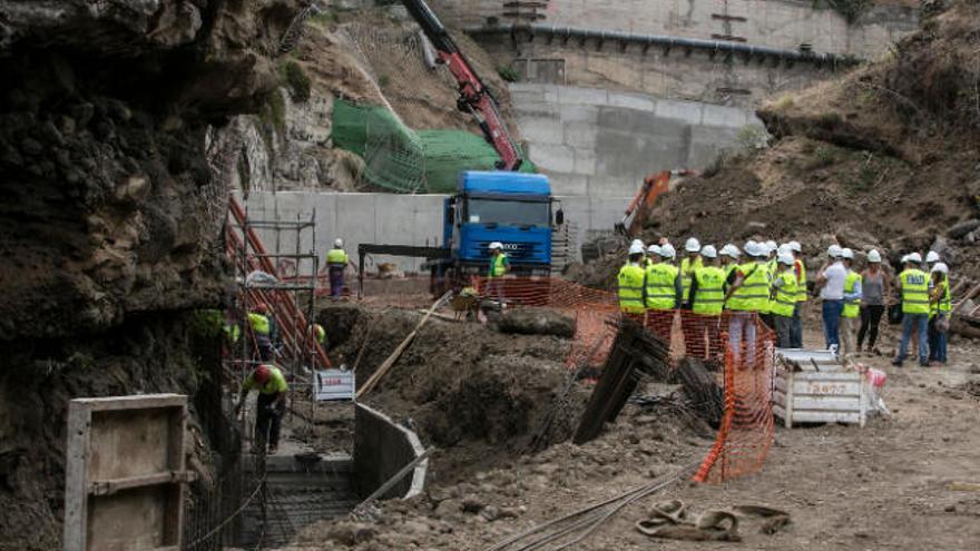 Obras de canalización del barranco de Martiánez, en el Puerto de la Cruz.