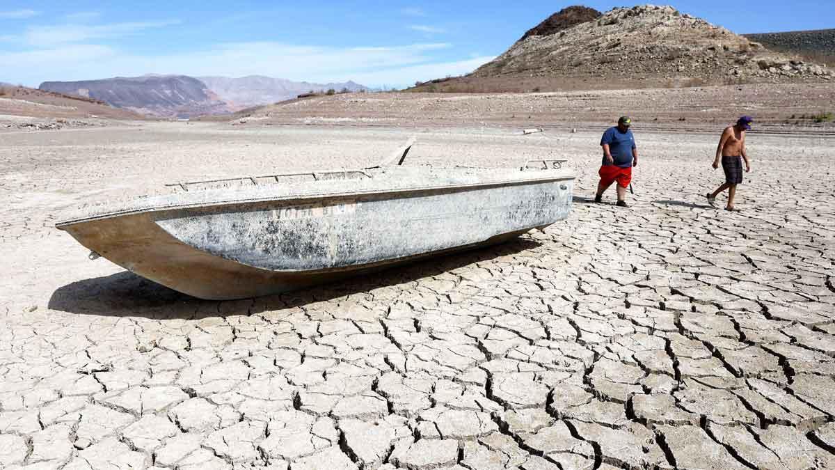 Parte del lago Mead, el mayor de Estados Unidos, cuyo lecho se ha secado.