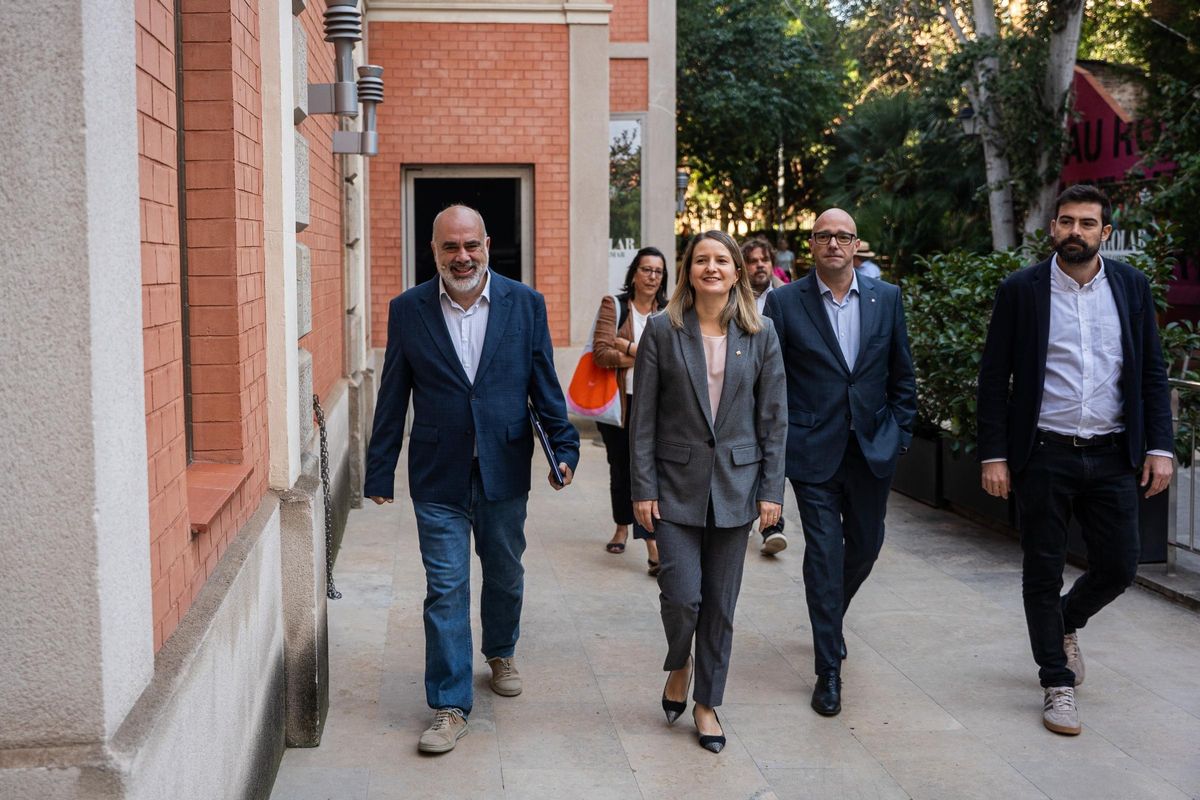 La consellera de Drets Socials, Mònica Martínez Bravo, a su llegada a la presentación del primer informe del CETIS sobre pobreza infantil en Catalunya.