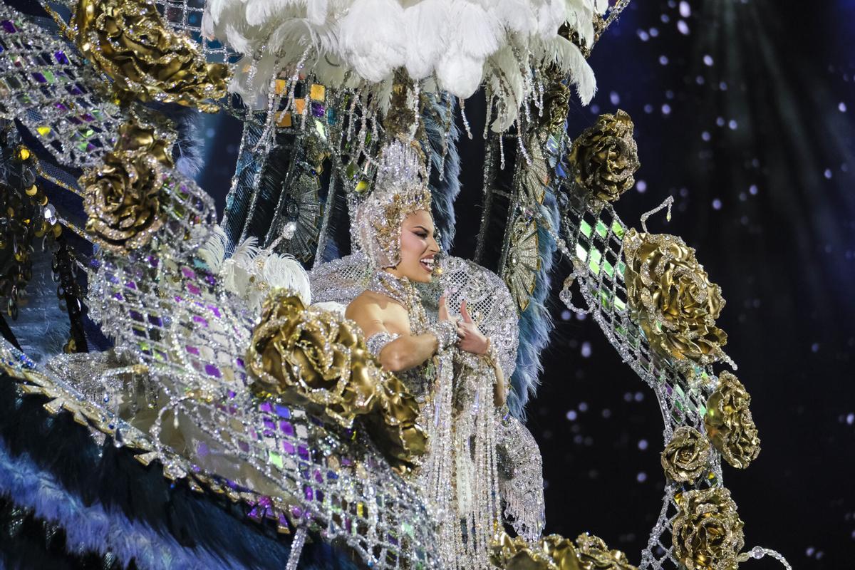 Carla Benítez González, presentada por Capross 2004 S.L., ganó un diseño de Kevin Rodríguez González: «Historia»