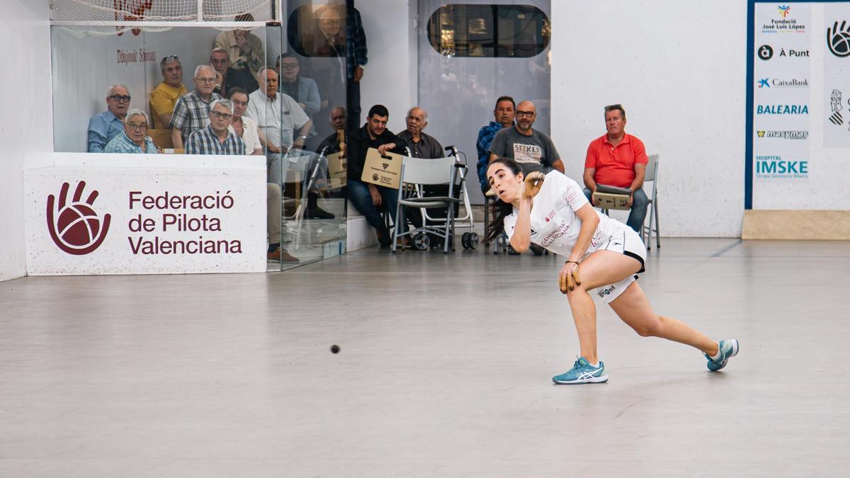 Victoria va aconseguir certificar este dissabte el seu passe a l'última cita del torneig amb una gran actuació davant Irene.