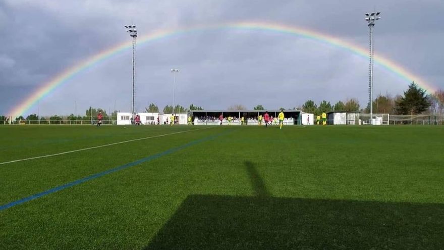 La parroquia rural de Barcia convoca una protesta por el cambio del nombre del campo de fútbol de hierba sintética
