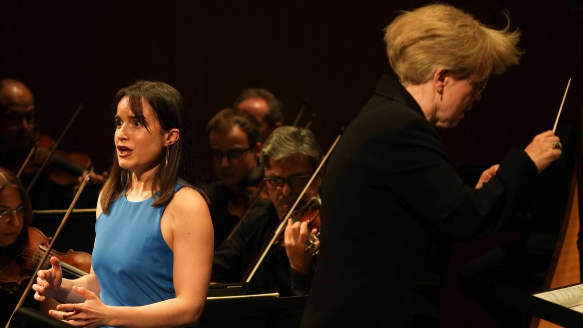 Natalia Labourdette, en el concierto de ayer, con Catherine Larsen-Maguire como directora.