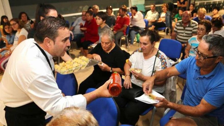 Promoción de productos con Lonxanatur en la lonja meca. // Muñiz