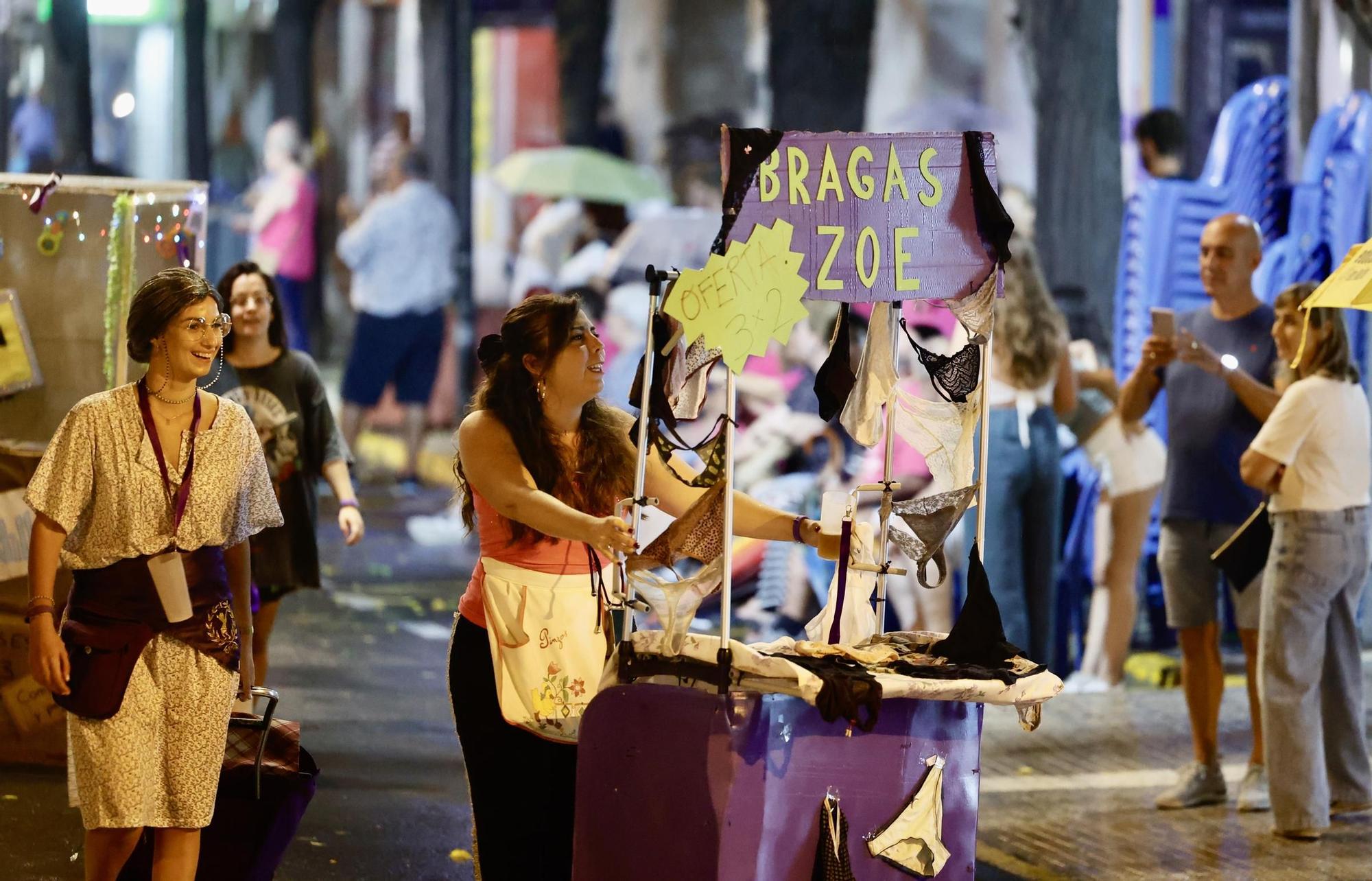 Disfraces pasados por agua en las Fiestas de Sant Joan