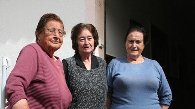 De izquierda a derecha: Rosinda, Josefa Francisca "Paquiña" (a quien querían adoptar Rómulo Gallegos y su esposa) y María Martínez. // G.N.